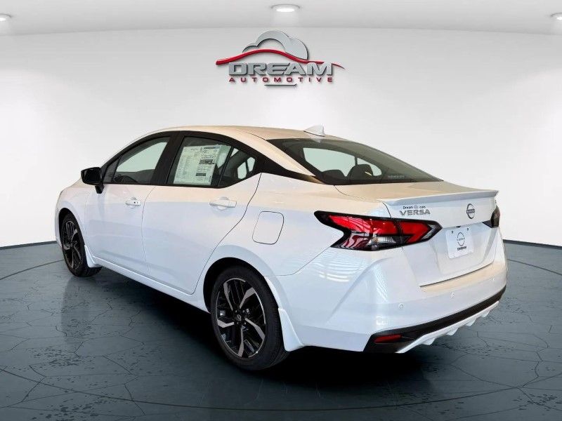 2025 Nissan Versa SR photo 4