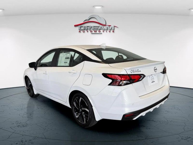 2025 Nissan Versa SR photo 4