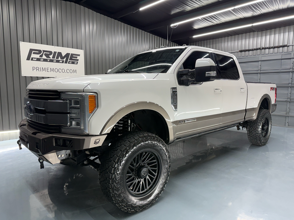 White Platinum Metallic Tri-Coat 2018 Ford F-250 Super Duty King Ranch Crew Cab 4WD Pickup Truck Four-Wheel Drive 6-Speed Automatic