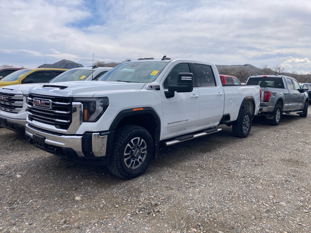 White 2024 GMC Sierra 3500HD SLE Crew Cab 4WD Pickup Truck Four-Wheel Drive Automatic