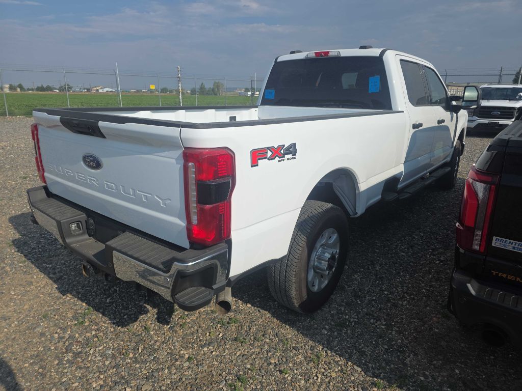 2023 Ford F-350 Super Duty XLT Crew Cab LB 4WD