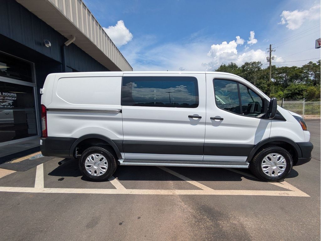 View vehicle photo 4