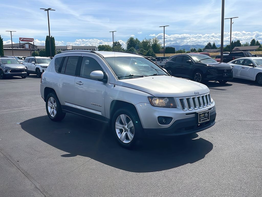 Bright Silver Metallic Clearcoat 2014 Jeep Compass SUV / Crossover Front-Wheel Drive 6-Speed Automatic