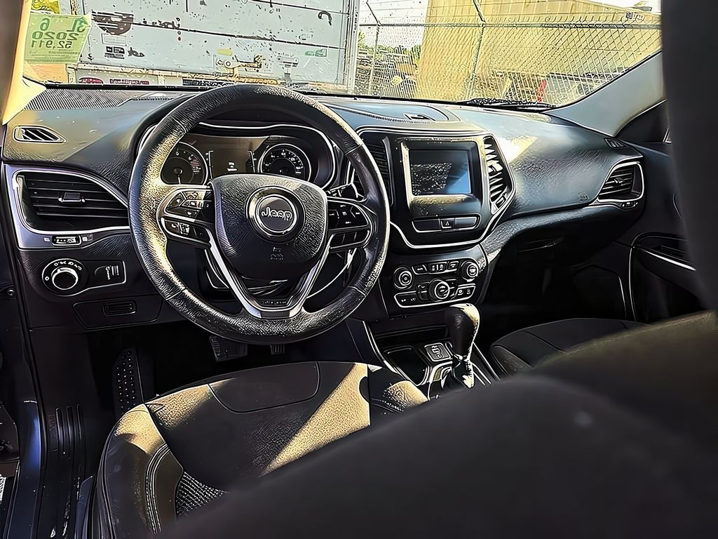 View vehicle photo 7