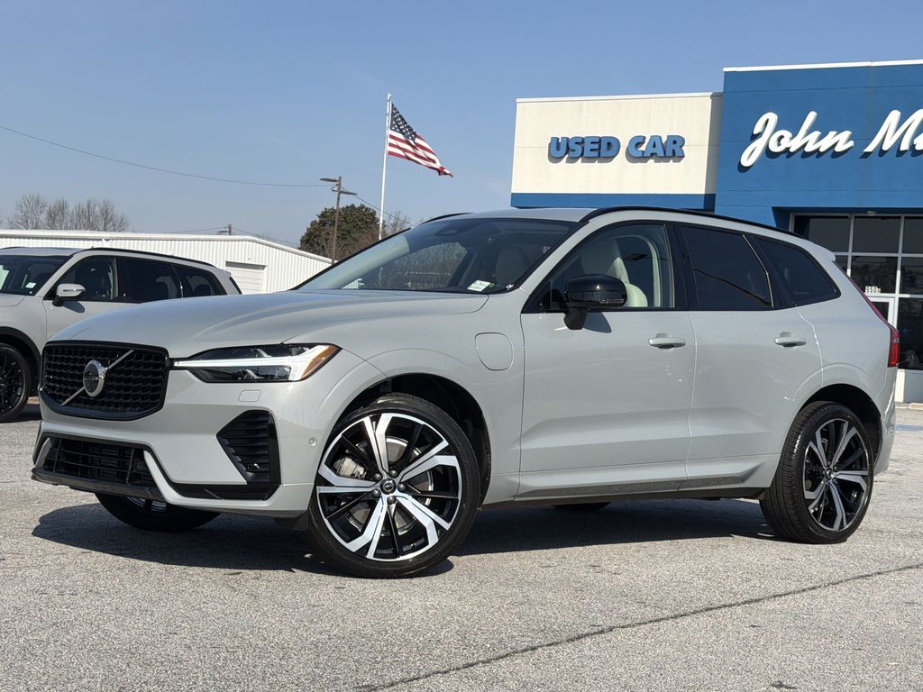 2024 Volvo XC60 Recharge T8 Ultimate Dark Theme eAWD
