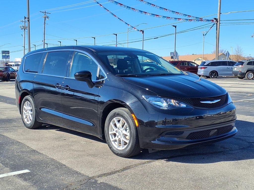 2024 Chrysler Voyager LX FWD