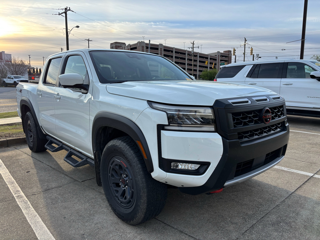 2025 Nissan Frontier PRO-4X Crew Cab 4WD
