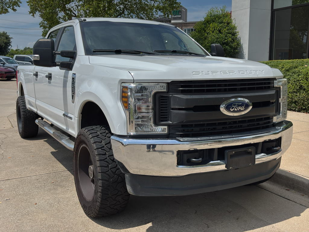 Oxford White 2018 Ford F-250 Super Duty Pickup Truck Four-Wheel Drive 6-Speed Automatic