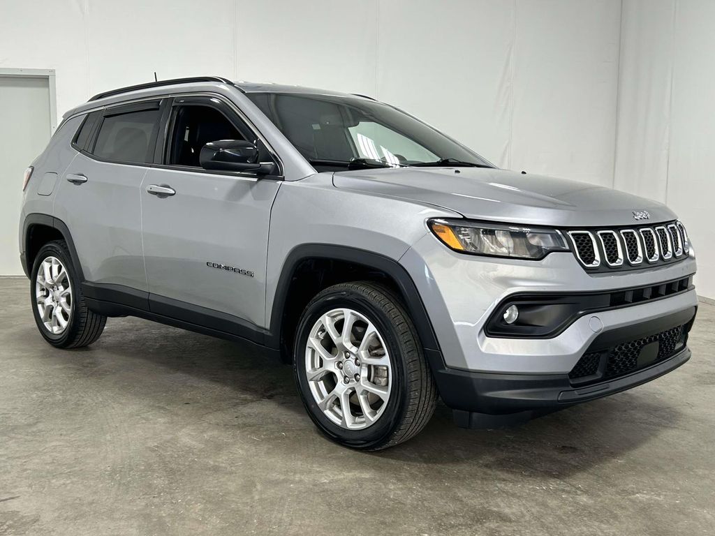 Billet Silver Metallic Clearcoat 2023 Jeep Compass SUV / Crossover Four-Wheel Drive 8-Speed Automatic