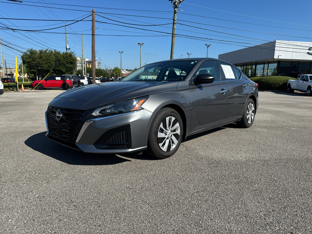 Gray (Gun Metallic) 2025 Nissan Altima Sedan Front-Wheel Drive Continuously Variable Transmission