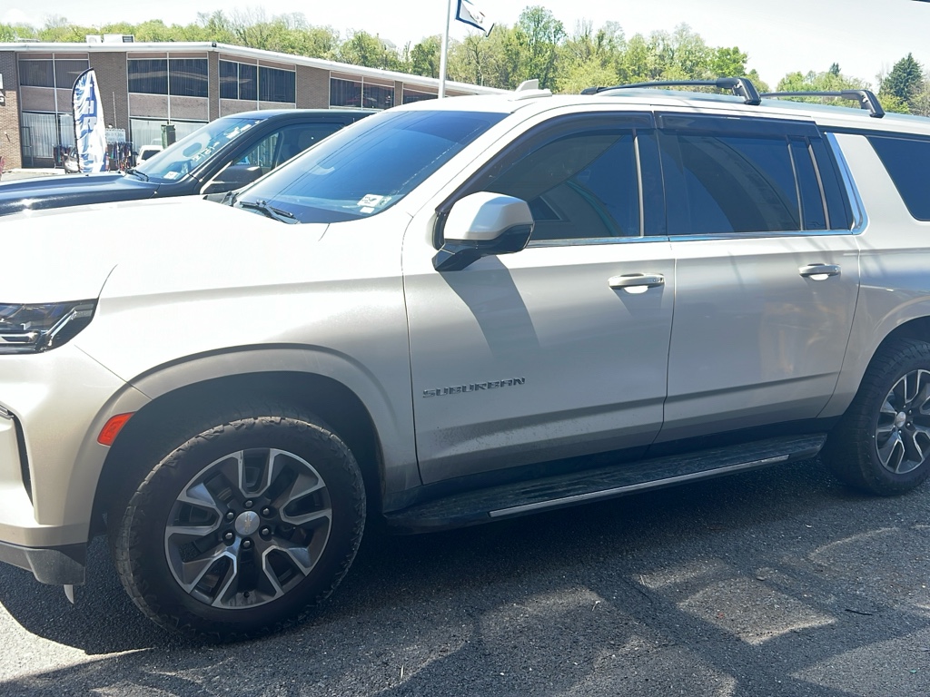 2023 Chevrolet Suburban LT 