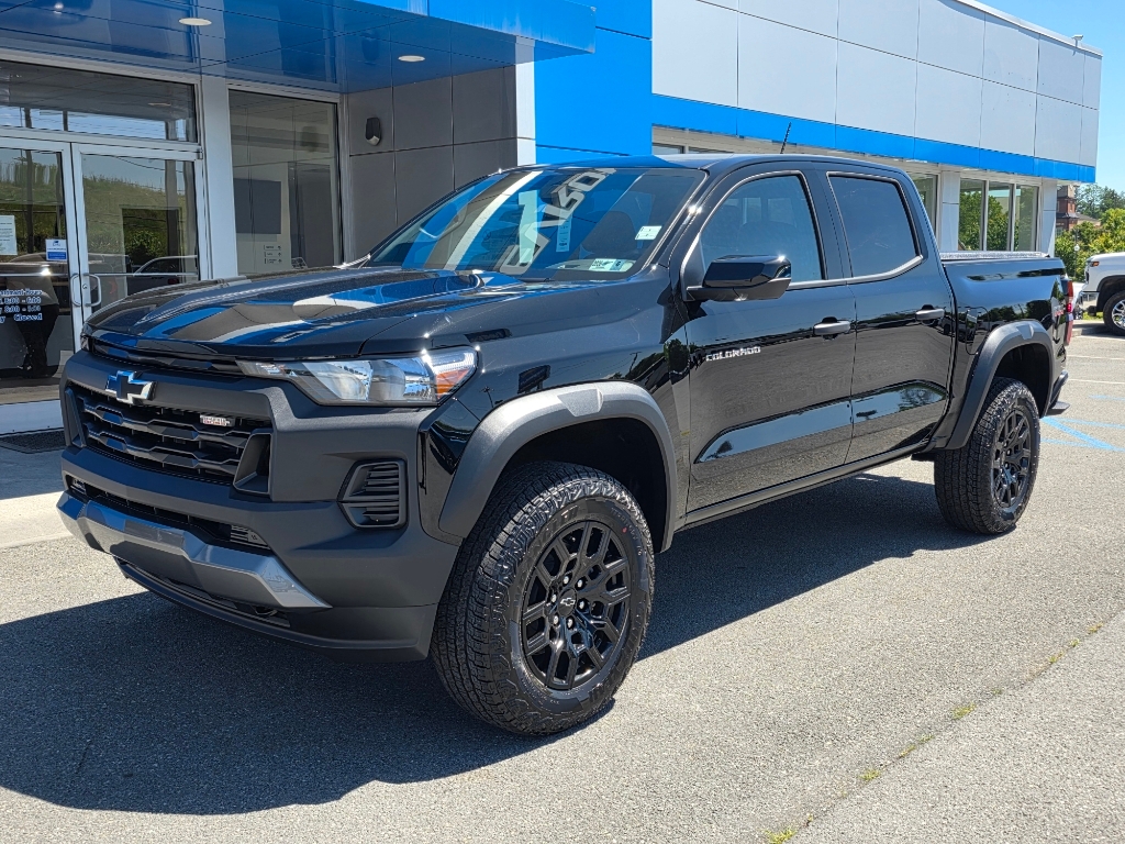 Black 2026 Chevrolet Colorado Trail Boss Crew Cab 4WD Pickup Truck Four-Wheel Drive 8-Speed Automatic