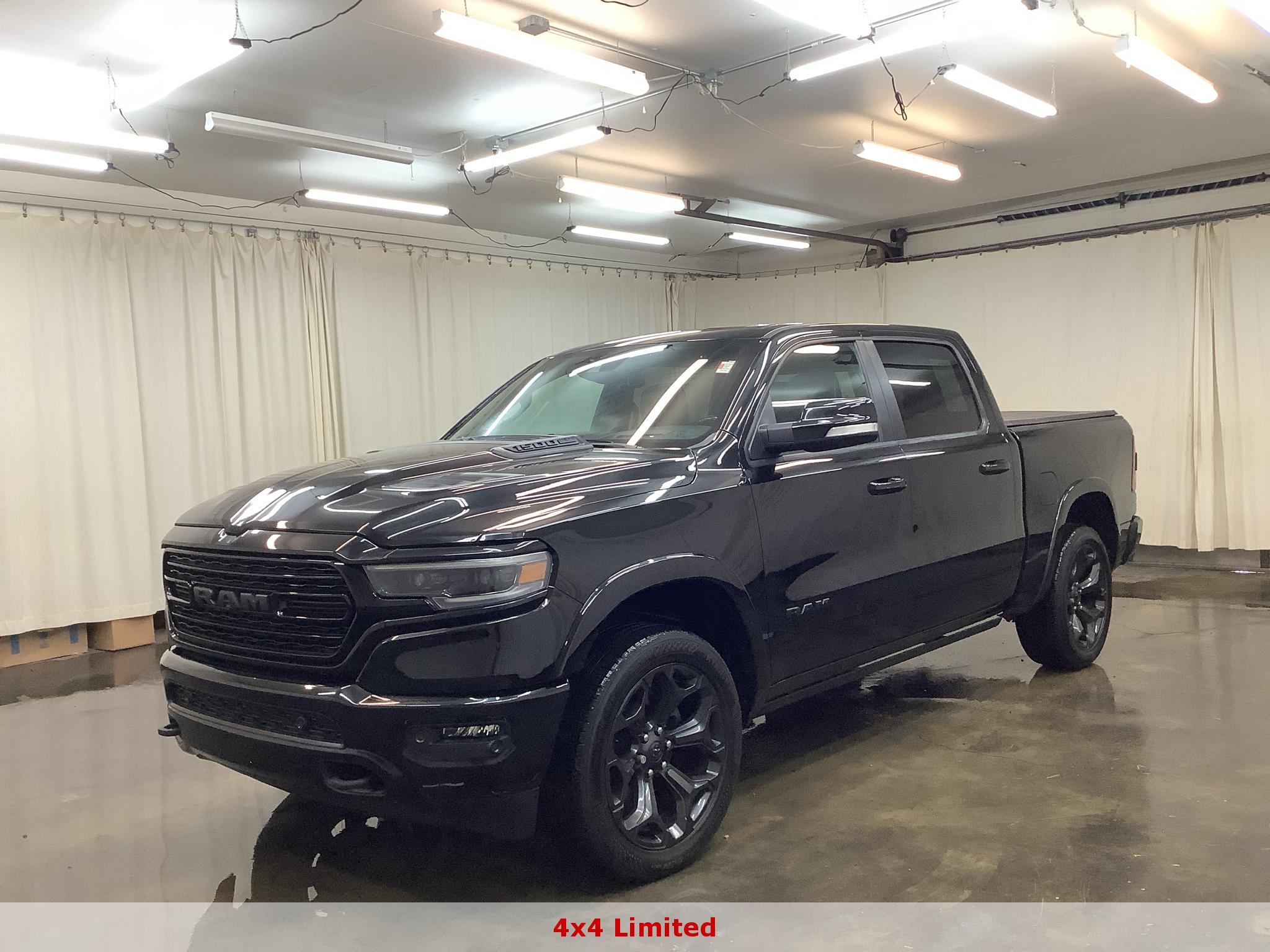 Diamond Black Crystal Pearlcoat 2022 RAM 1500 Pickup Truck Four-Wheel Drive 8-Speed Automatic