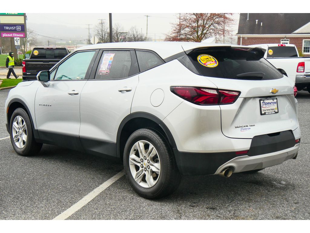 View vehicle photo 5