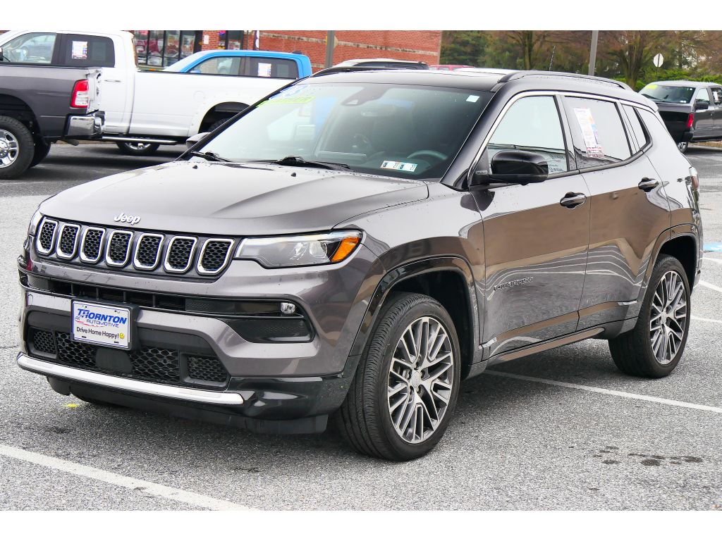 View vehicle photo 7