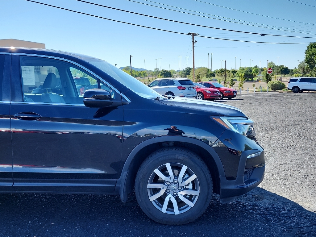 View vehicle photo 4