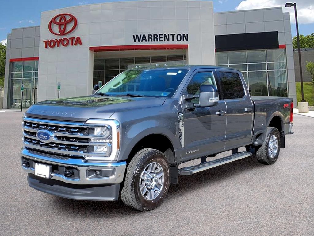 Carbonized Gray Metallic 2025 Ford F-250 Super Duty Lariat Crew Cab 4WD Pickup Truck Four-Wheel Drive Automatic