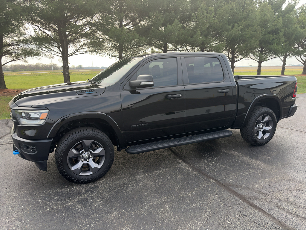 Diamond Black Crystal Pearlcoat 2022 RAM 1500 Big Horn Crew Cab 4WD Pickup Truck Four-Wheel Drive 8-Speed Automatic
