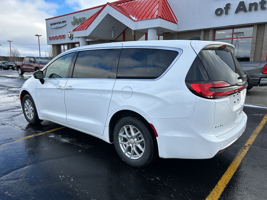 View vehicle photo 5