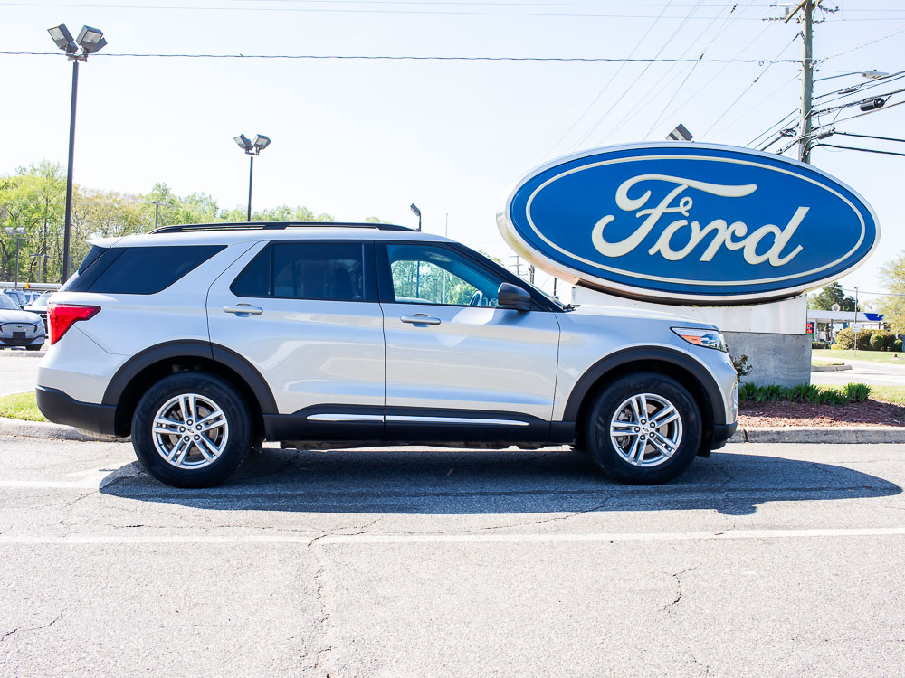 Iconic Silver Metallic 2023 Ford Explorer XLT AWD SUV / Crossover All-Wheel Drive Automatic