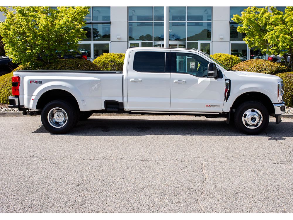 Star White Metallic Tri-Coat 2026 Ford F-350 Super Duty Lariat Crew Cab LB DRW 4WD Pickup Truck Four-Wheel Drive Automatic
