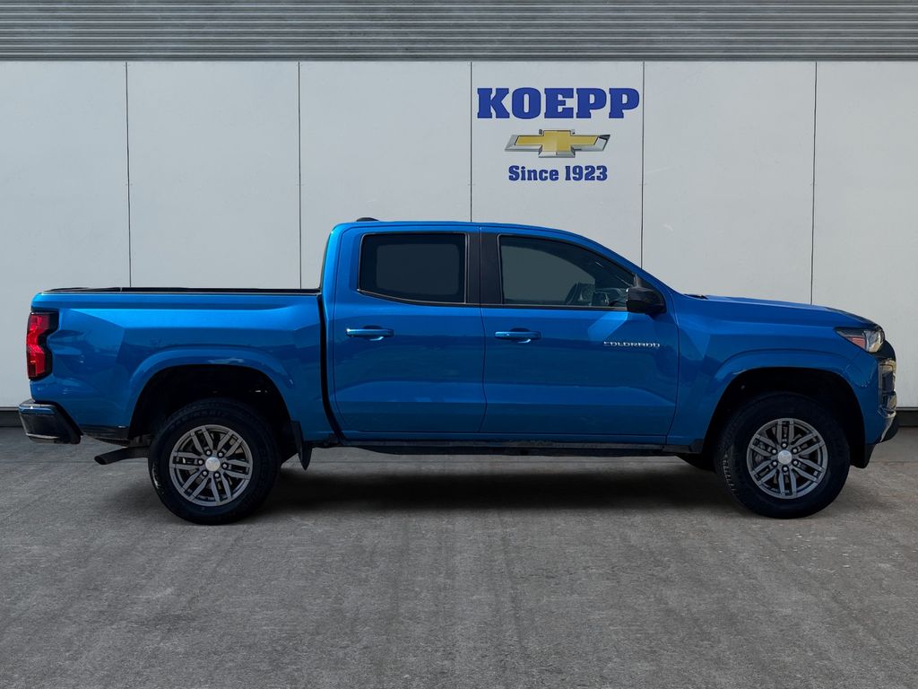 View vehicle photo 6