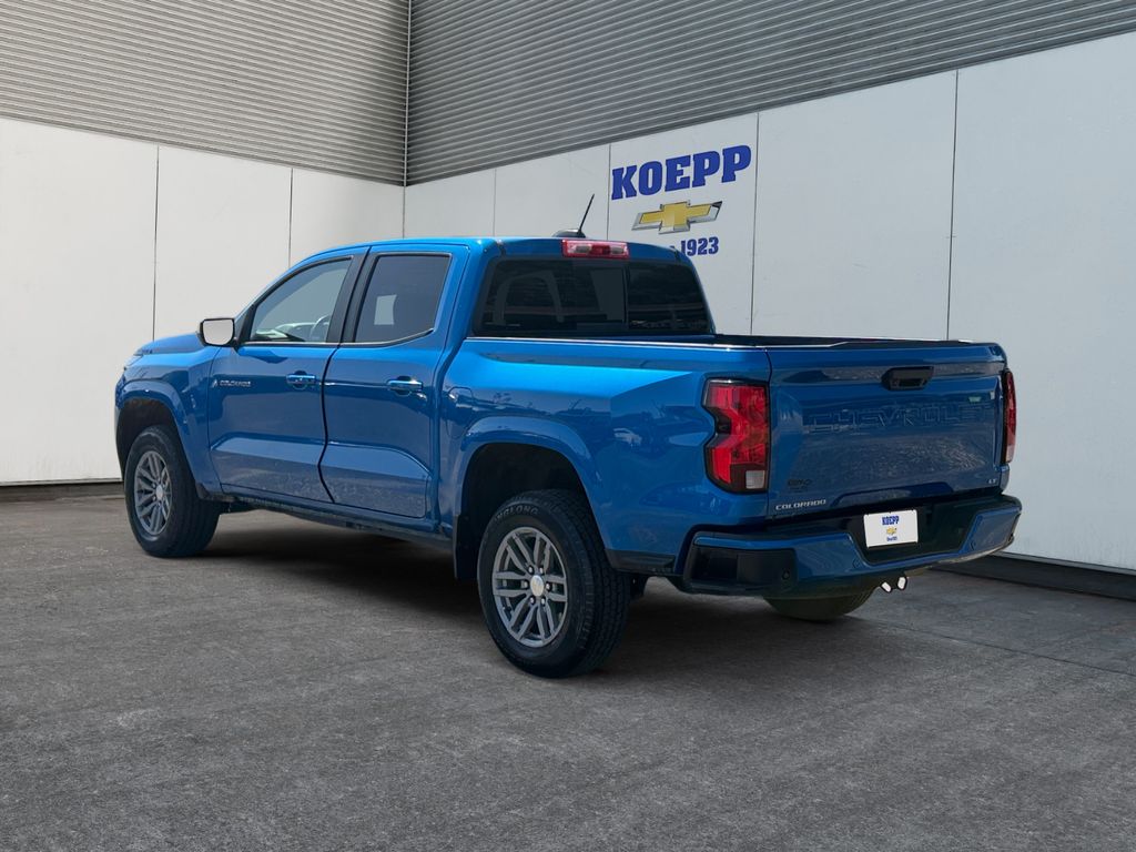View vehicle photo 3