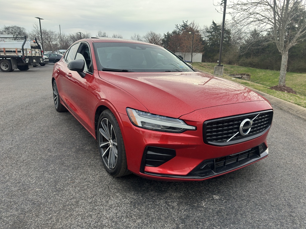 2022 Volvo S60 B5 Momentum AWD
