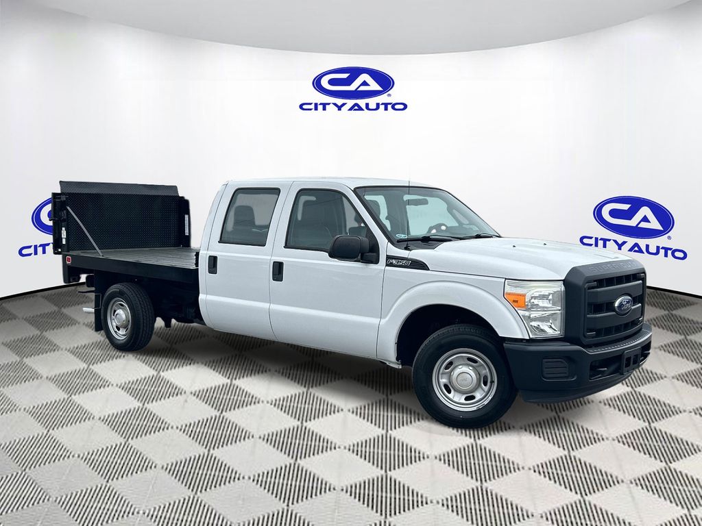 Oxford White 2015 Ford F-350 Super Duty XL Crew Cab LB Pickup Truck 4X2 6-Speed Automatic