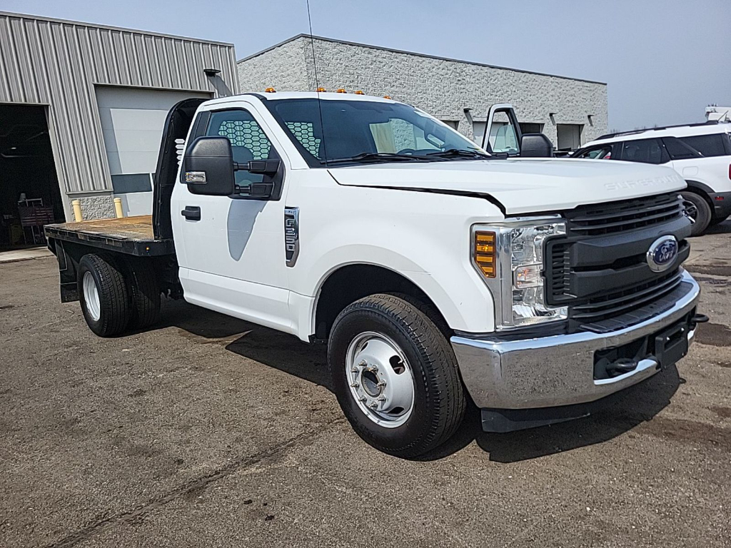 Oxford White 2019 Ford F-350 Super Duty Chassis XL DRW RWD Pickup Truck 4X2 6-Speed Automatic