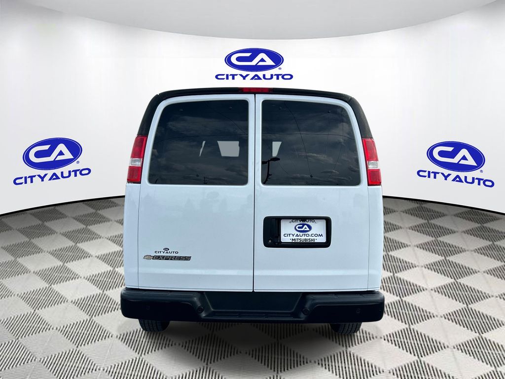 View vehicle photo 5