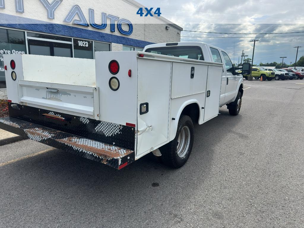 View vehicle photo 4