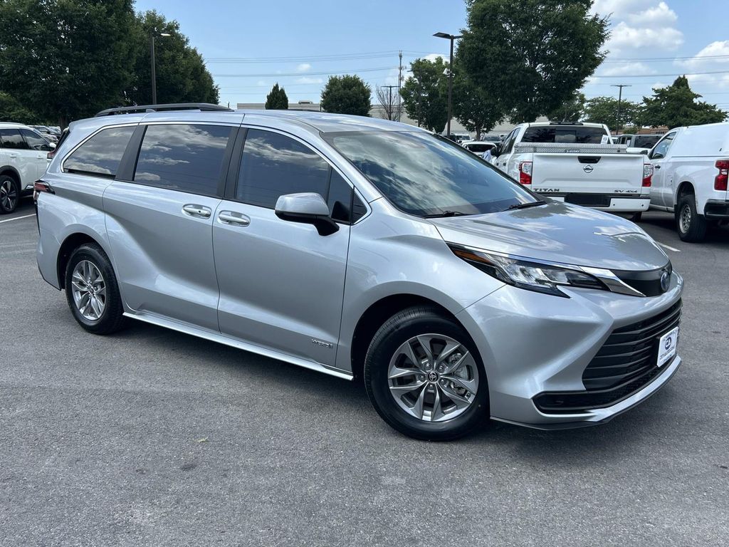 Celestial Silver Metallic 2021 Toyota Sienna Minivan Front-Wheel Drive Continuously Variable Transmission