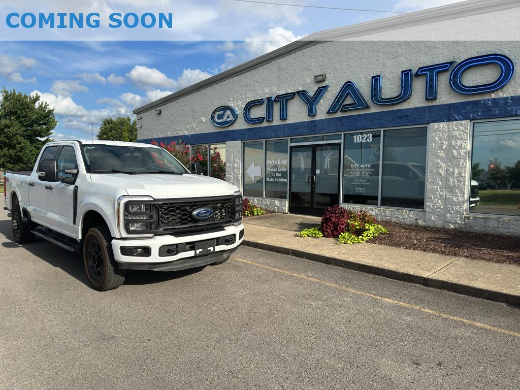 Oxford White 2026 Ford F-250 Super Duty Pickup Truck Four-Wheel Drive Automatic