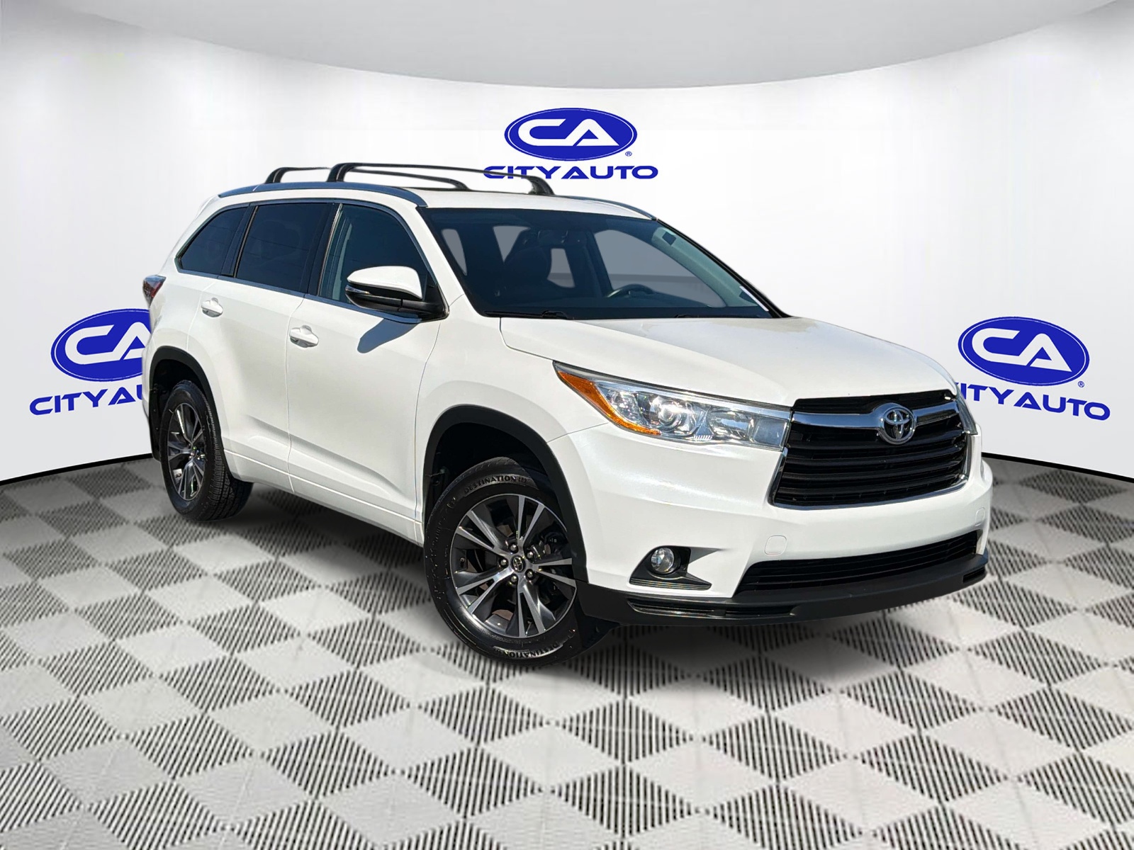 White (Blizzard Pearl) 2016 Toyota Highlander SUV / Crossover All-Wheel Drive 6-Speed Automatic