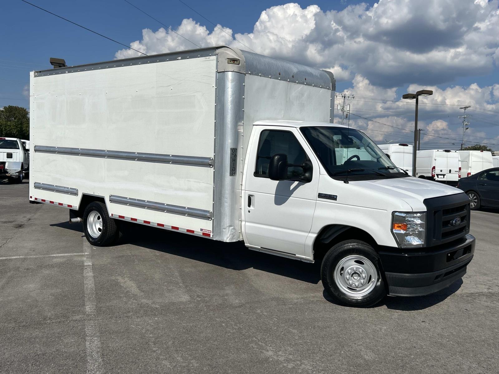 2022 Ford E-Series Chassis E-350 SD Cutaway SB RWD