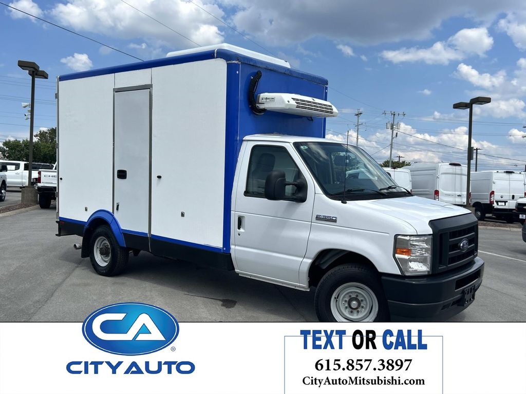 Oxford White 2023 Ford E-Series Chassis Pickup Truck Rear-Wheel Drive 6-Speed Automatic