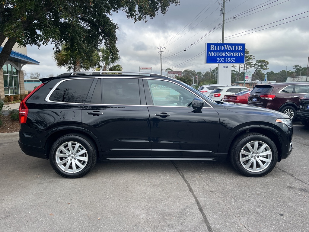 2017 Volvo XC90 T6 Momentum AWD