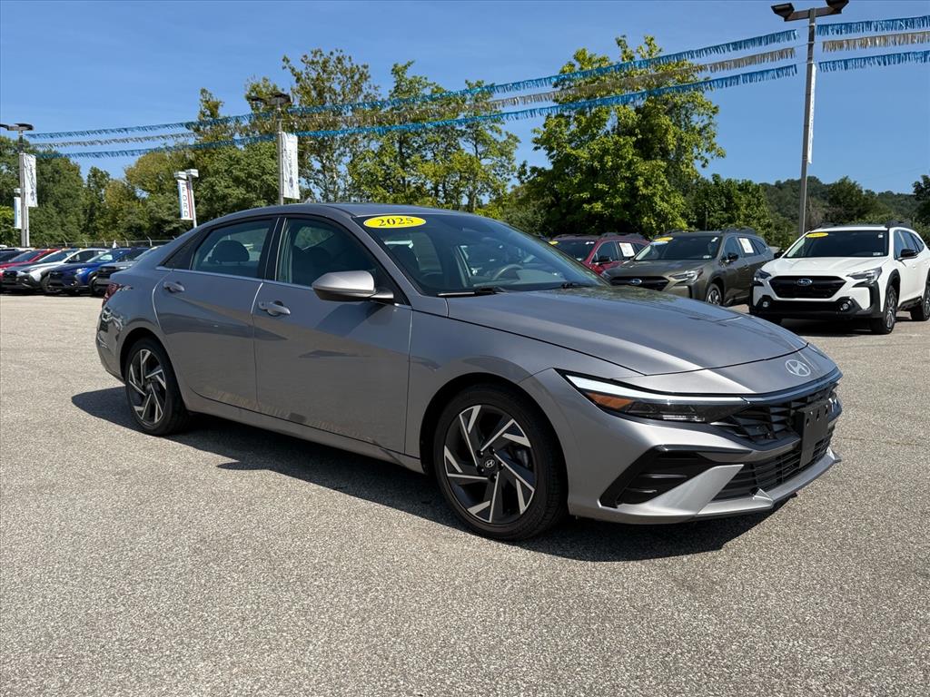 2025 Hyundai Elantra SEL Convenience FWD
