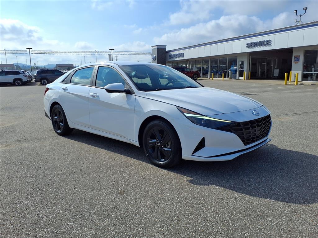 Lunar White 2023 Hyundai Elantra Hybrid Sedan Front-Wheel Drive 6-Speed Automatic
