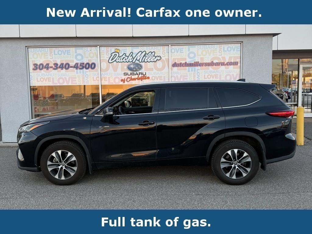 Midnight Black Metallic 2022 Toyota Highlander XLE AWD SUV / Crossover All-Wheel Drive 8-Speed Automatic