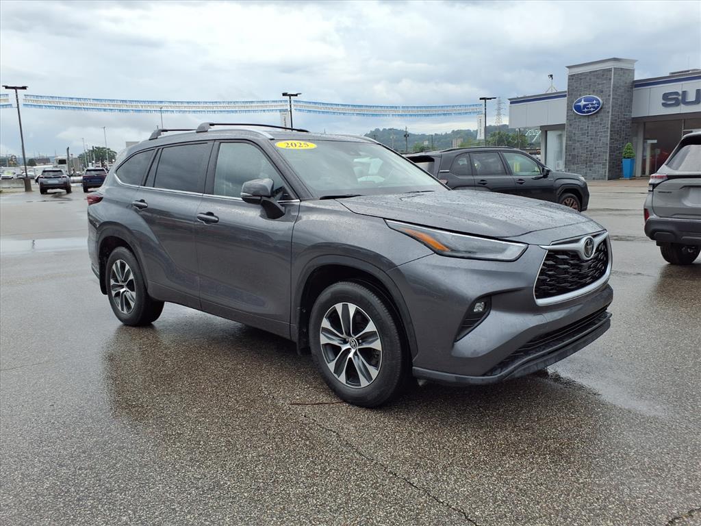 Magnetic Gray Metallic 2025 Toyota Highlander SUV / Crossover All-Wheel Drive 8-Speed Automatic