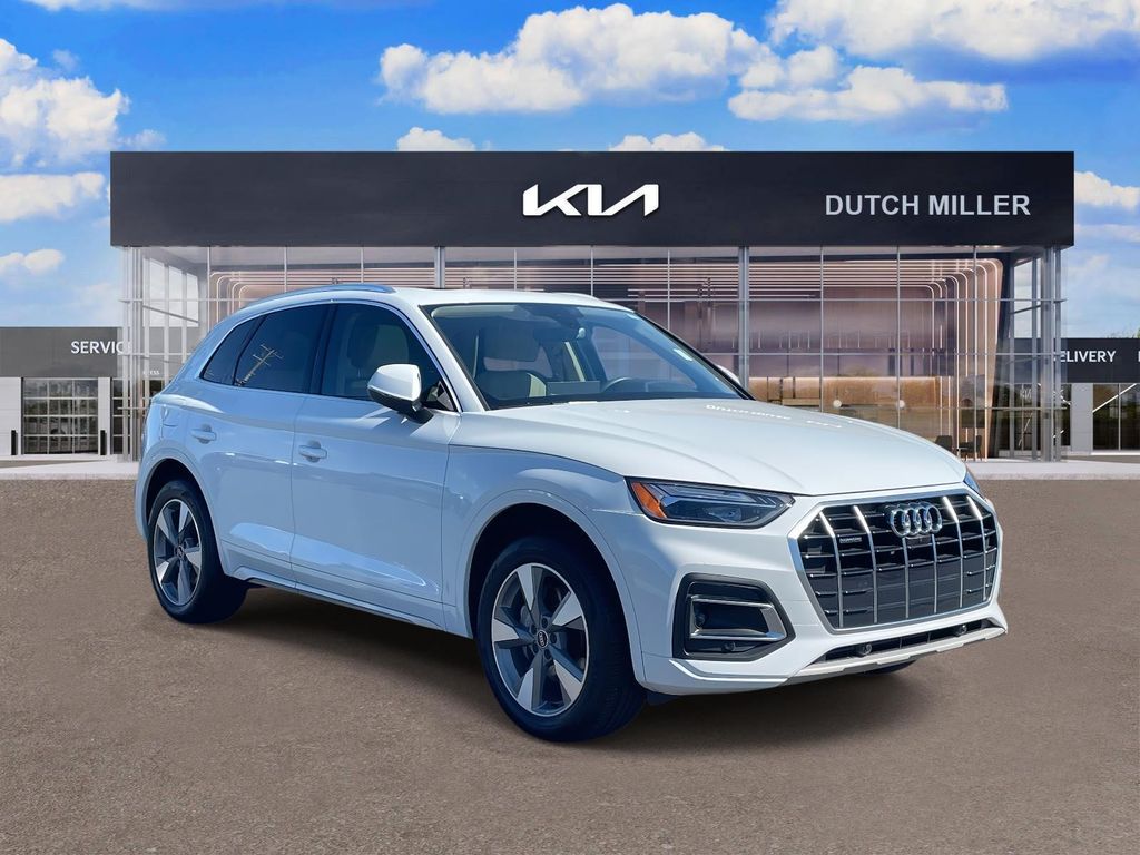 2022 Audi Q5 quattro Premium Plus 40 TFSI