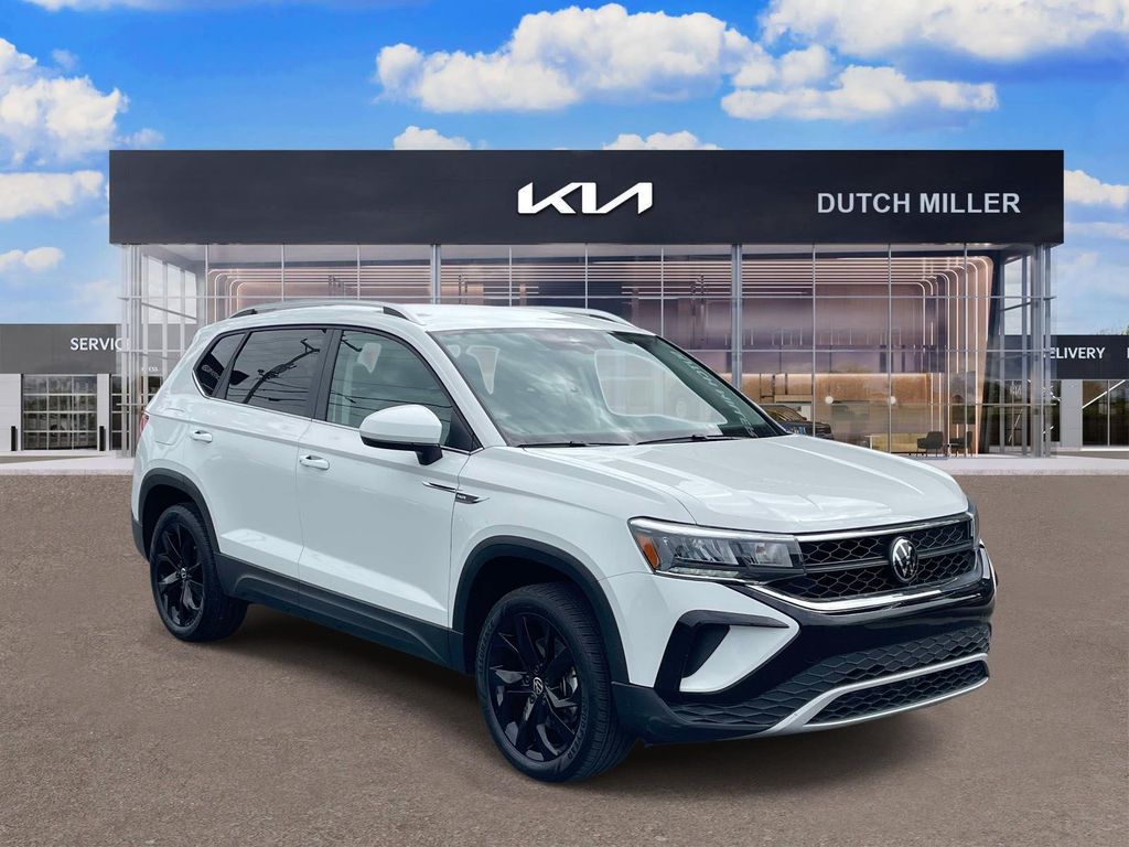 White 2024 Volkswagen Taos SE FWD SUV / Crossover Front-Wheel Drive 8-Speed Automatic