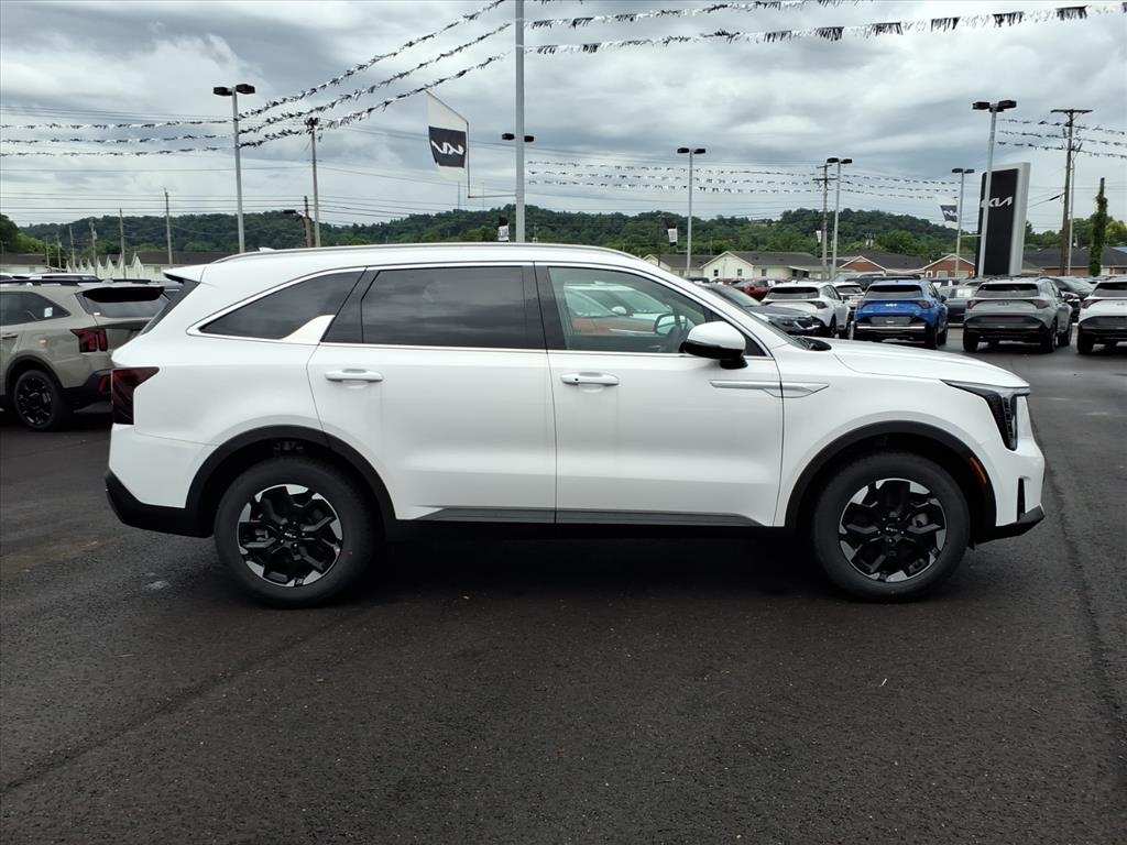 Glacial White Pearl 2026 Kia Sorento SUV / Crossover All-Wheel Drive 8-Speed Automatic