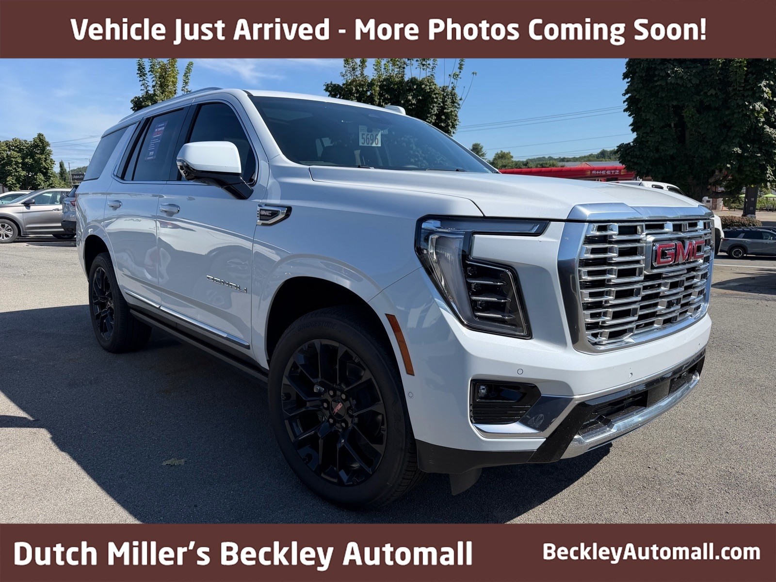 GLACIER WHITE TRICOAT 2026 GMC Yukon SUV / Crossover Four-Wheel Drive Automatic