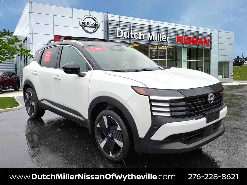 Aspen White Tricoat/Super Black 2025 Nissan Kicks SUV / Crossover All-Wheel Drive Continuously Variable Transmission