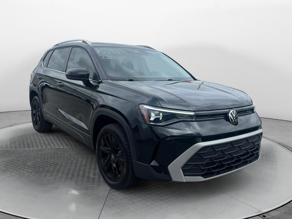 Deep Black Pearl 2025 Volkswagen Taos SE FWD SUV / Crossover Front-Wheel Drive 8-Speed Automatic