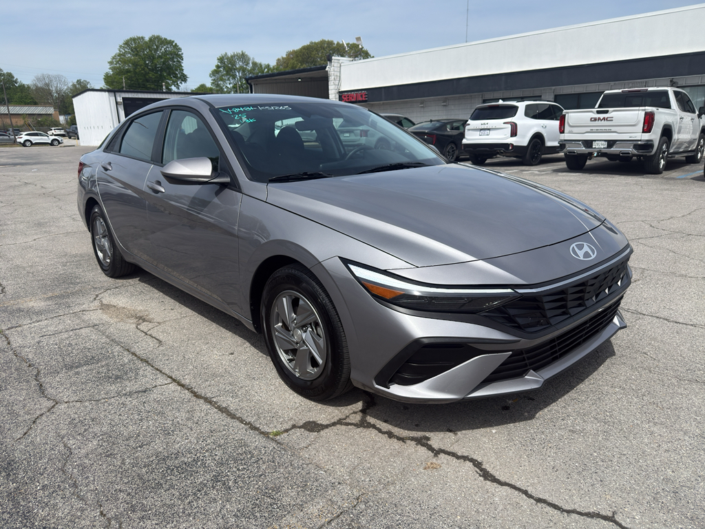 Fluid Metal 2025 Hyundai Elantra SE FWD Sedan Front-Wheel Drive Continuously Variable Transmission