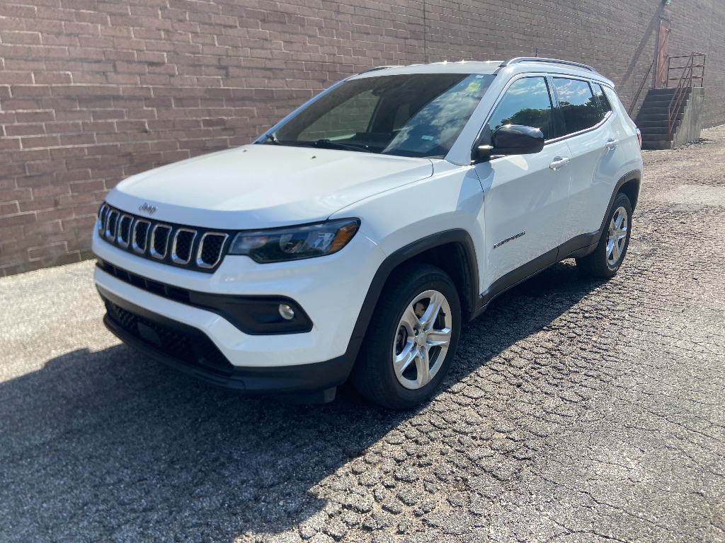 Bright White Clearcoat 2024 Jeep Compass Latitude 4WD SUV / Crossover Four-Wheel Drive 8-Speed Automatic